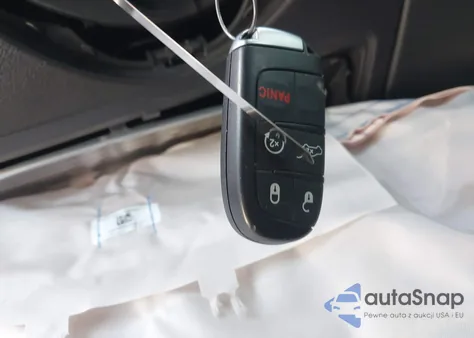 2019 Jeep Grand Cherokee Laredo z USA, uszkodzony, nr VIN 1C4RJFAG3KC558882